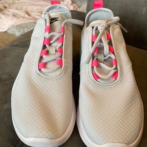 Brand new woman’s Nike Air Max Motion